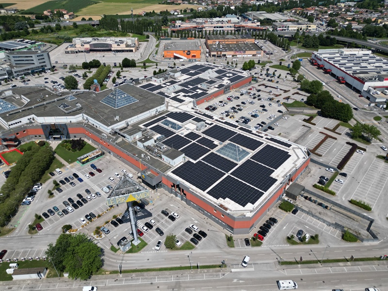 Energia pulita e visione cooperativa: Le Piramidi Shopping District investe 1,5 milioni nel futuro